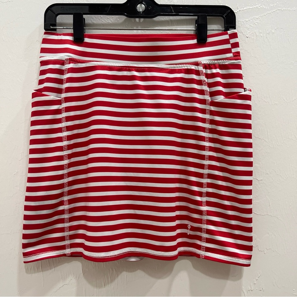 BELYN KEY WOMEN SCARLET‎ STRIPPED RED & WHITE GOLF SKORT - XS